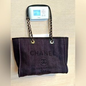 CHANEL Navy Tweed Canvas Medium Deauville